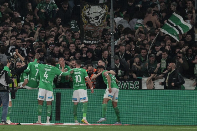 包含里昂客场负于对手，法甲卫冕悬念增大的词条