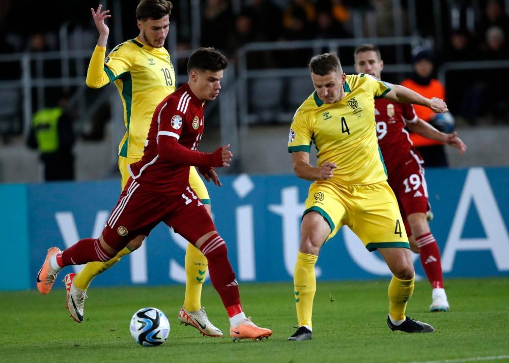 包含欧国联比赛：荷兰队与意大利队对决的词条