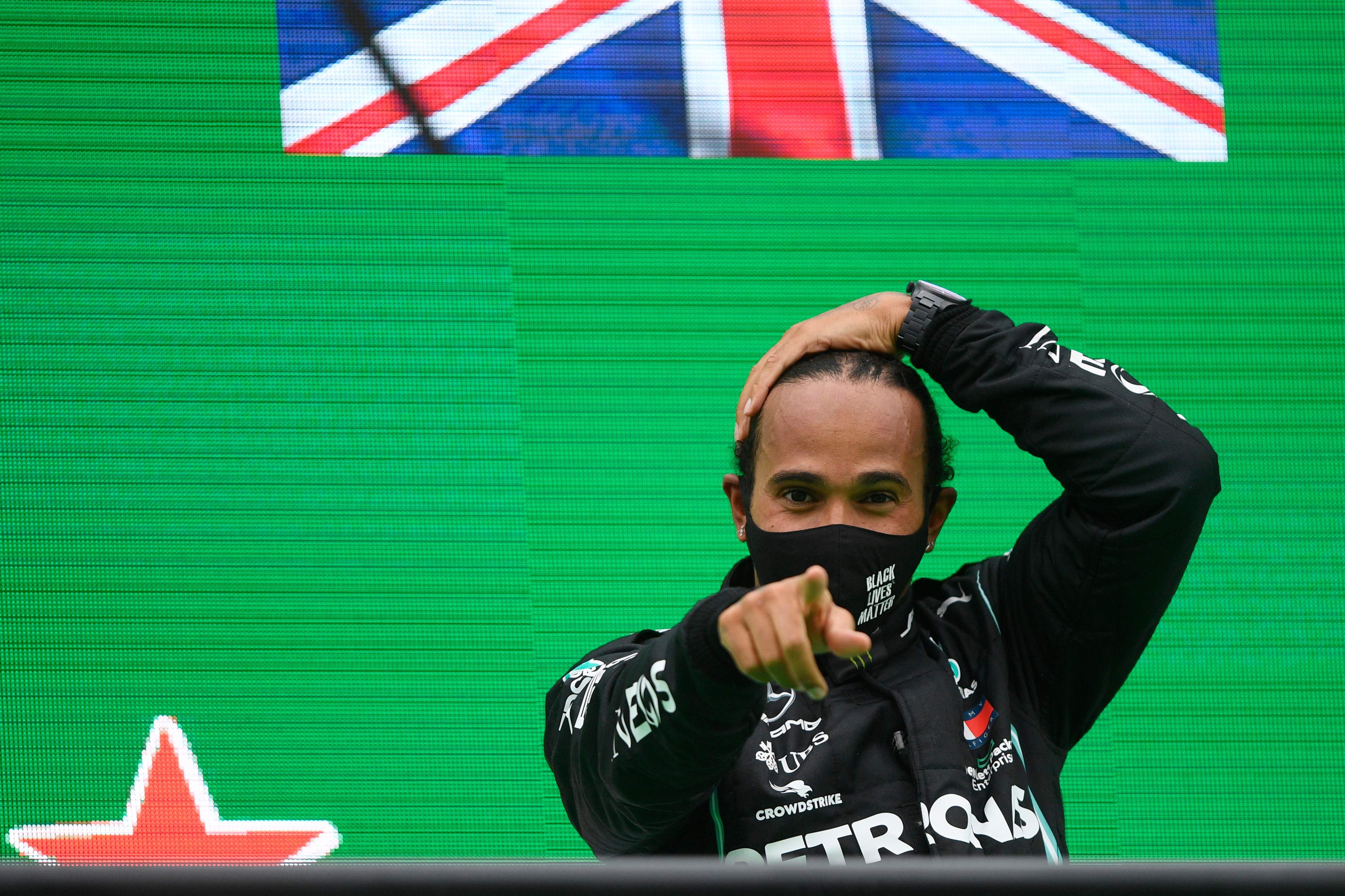 震撼！汉密尔顿在羽毛球赛场险胜对手！的简单介绍